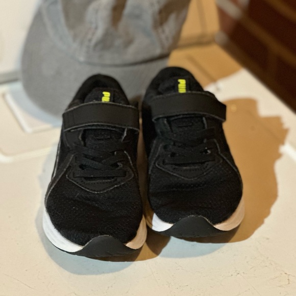 Boys Puma shoes - Picture 3 of 4